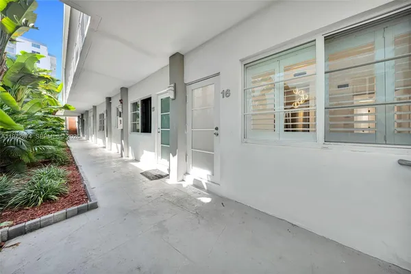 $2,845 | 6905 Bay Drive, Unit 16, Miami Beach, FL 33141