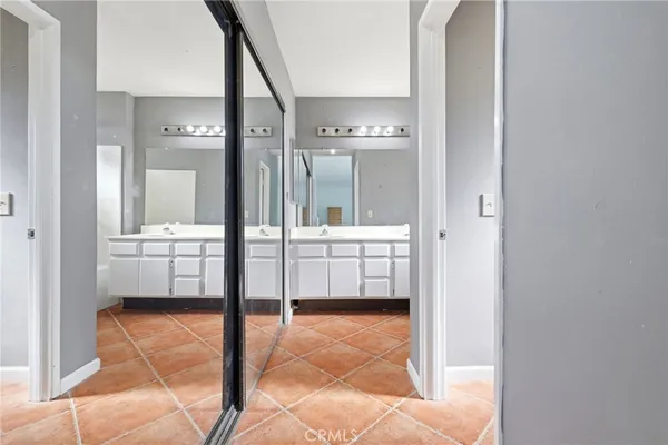 a en suite bathroom with a sink and a mirror