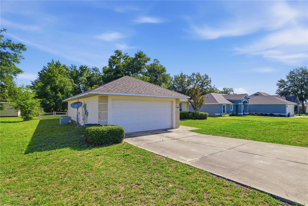 3959 Southwest 129th Street Ocala, FL 34473 - Photo 27 of 27 a front view of a house with garden