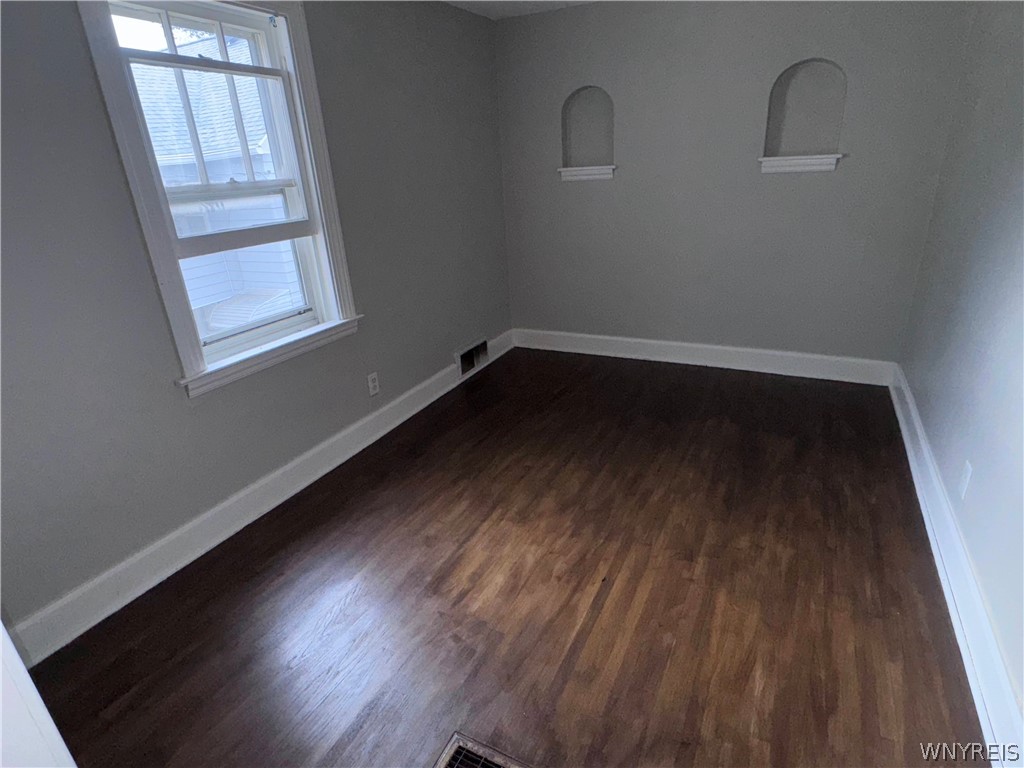 34 Sunset Street Buffalo, NY 14207 - Photo 9 of 12 2nd Bedroom