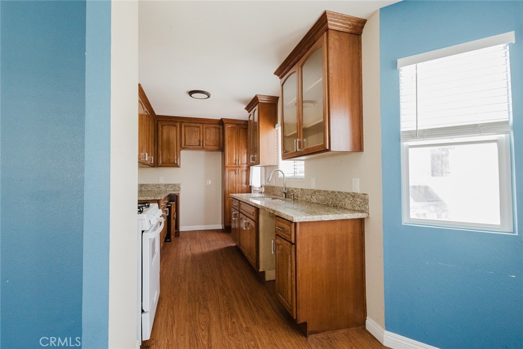 2226 Hauser Boulevard Los Angeles, CA 90016 - Photo 13 of 44