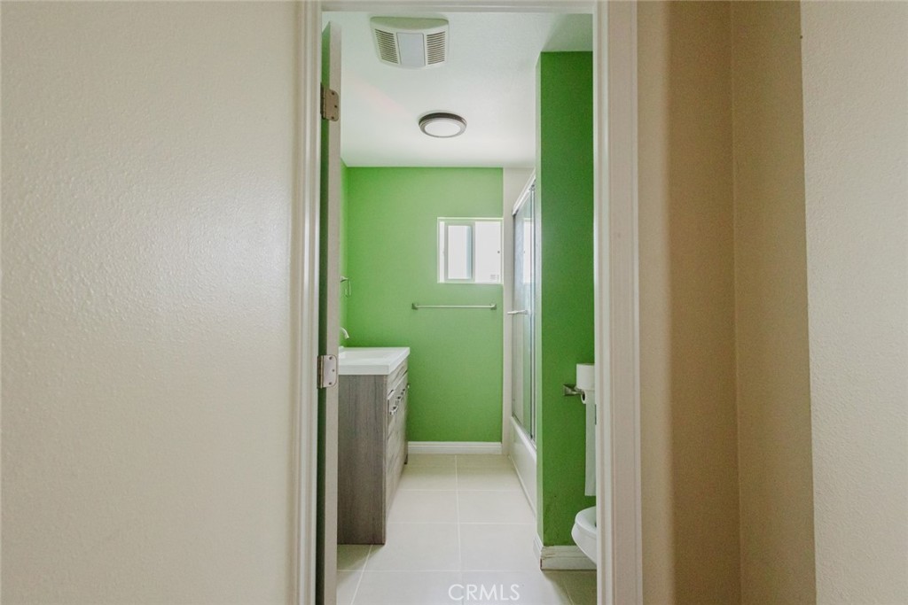 2226 Hauser Boulevard Los Angeles, CA 90016 - Photo 14 of 44