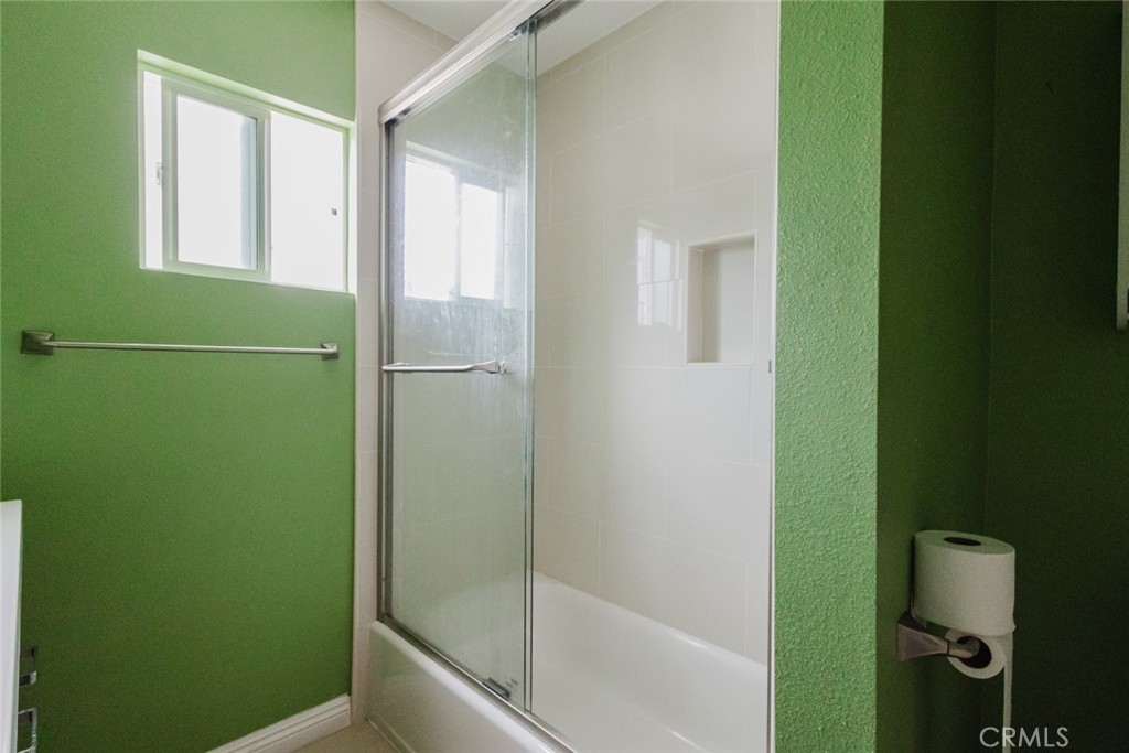 2226 Hauser Boulevard Los Angeles, CA 90016 - Photo 16 of 44