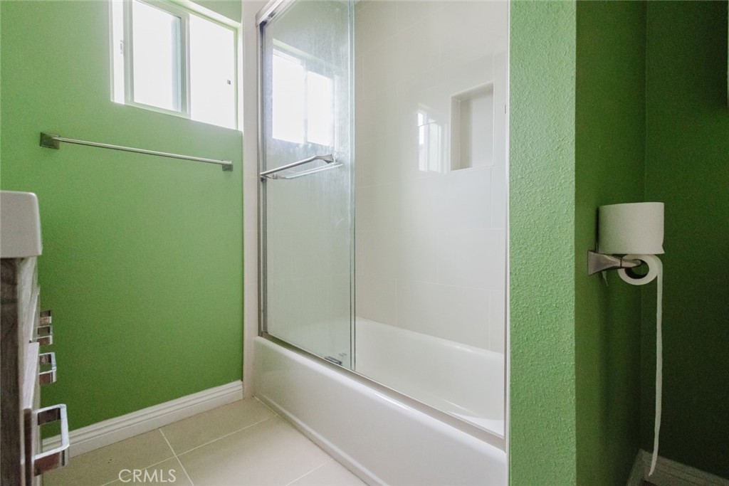 2226 Hauser Boulevard Los Angeles, CA 90016 - Photo 17 of 44