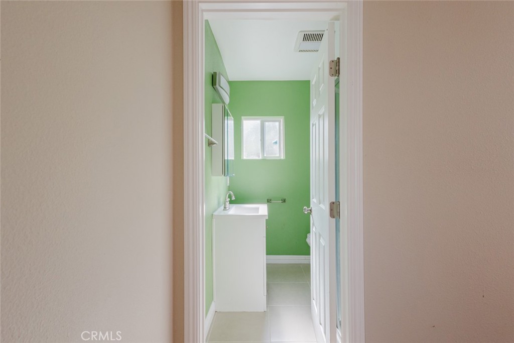 2226 Hauser Boulevard Los Angeles, CA 90016 - Photo 33 of 44