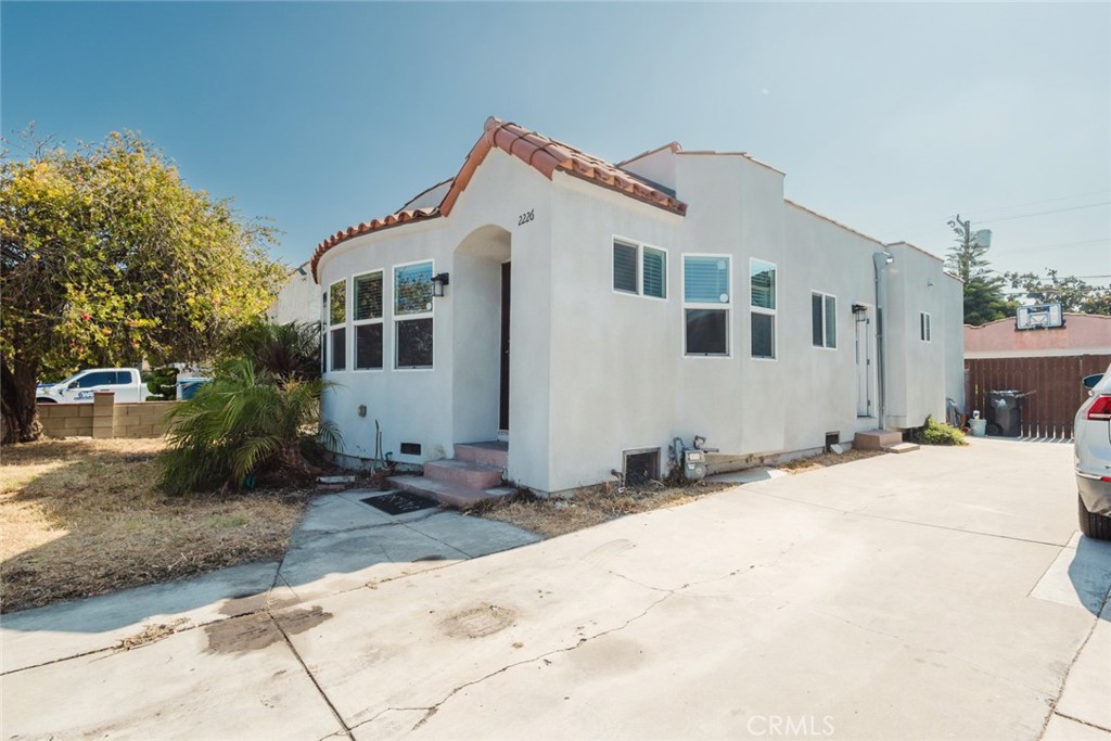 2226 Hauser Boulevard Los Angeles, CA 90016 - Photo 41 of 44