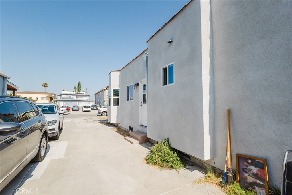 2226 Hauser Boulevard Los Angeles, CA 90016 - Photo 42 of 44