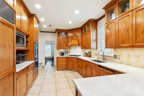 $1,695,000 | 5018 St Charles Avenue, New Orleans, LA 70115