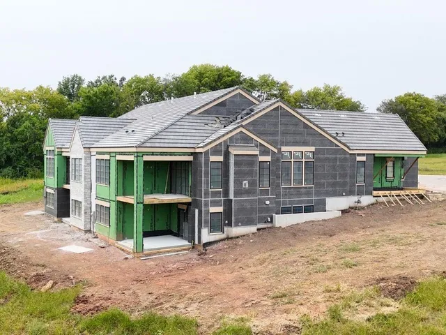 $1,322,057 | 13749 Pembroke Lane, Leawood, KS 66224