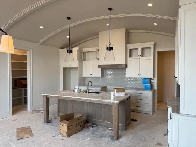 $1,322,057 | 13749 Pembroke Lane, Leawood, KS 66224