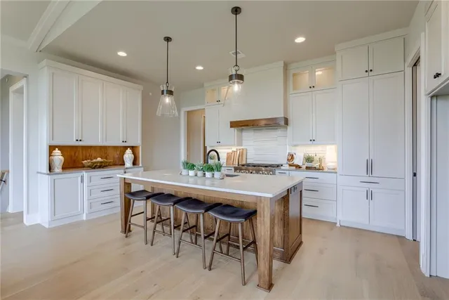 $1,322,057 | 13749 Pembroke Lane, Leawood, KS 66224