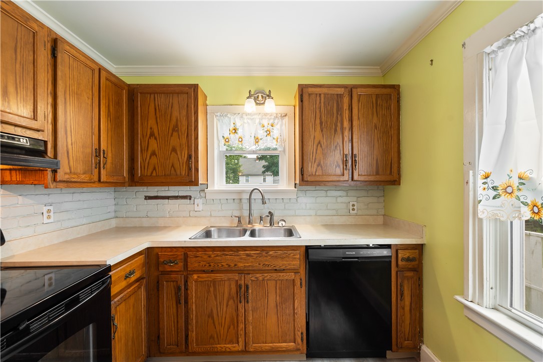 225 West Chestnut Street East Rochester, NY 14445 - Photo 16 of 49