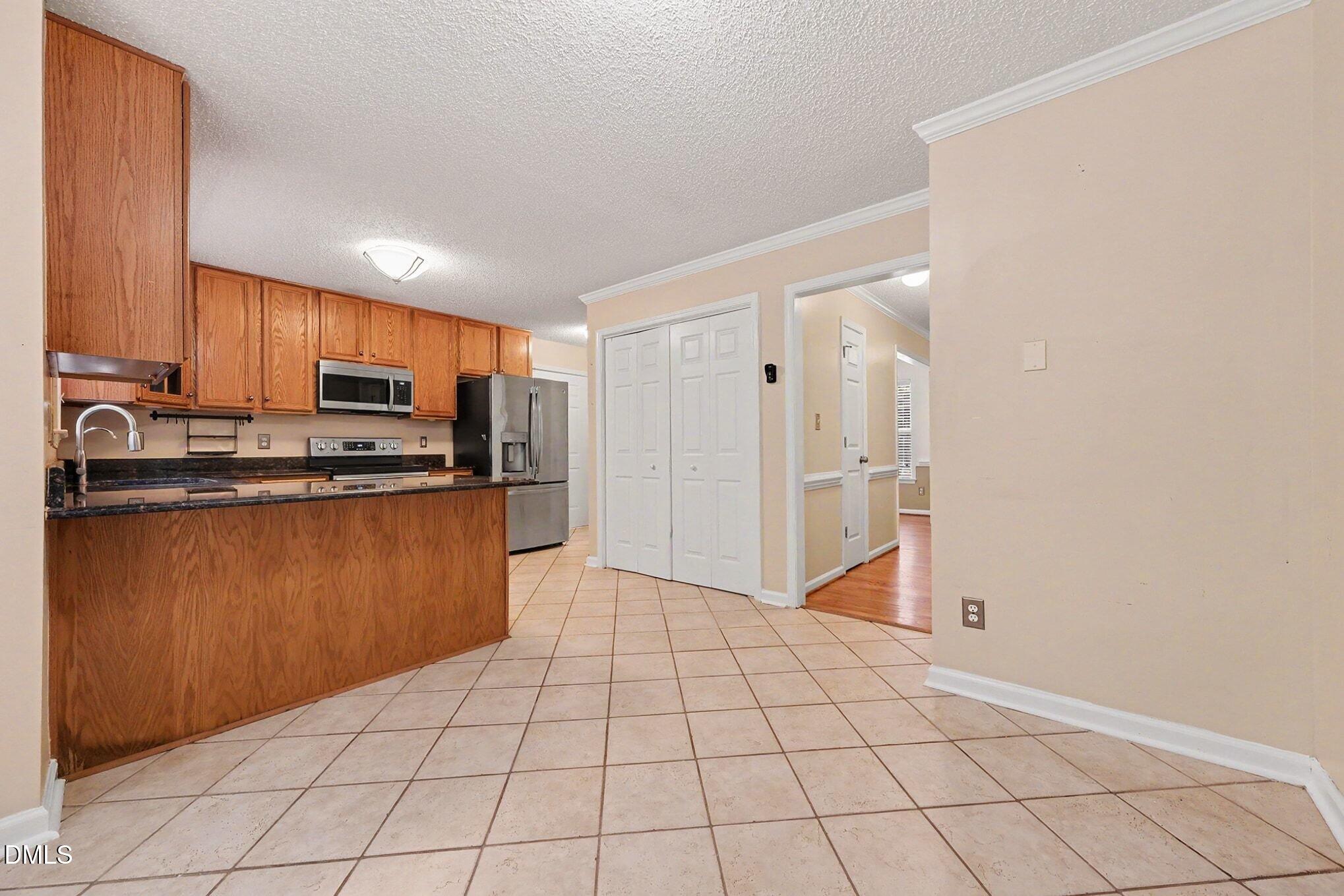 8405 Ridgebury Road Raleigh, NC 27603 - Photo 15 of 38 015_file_7487