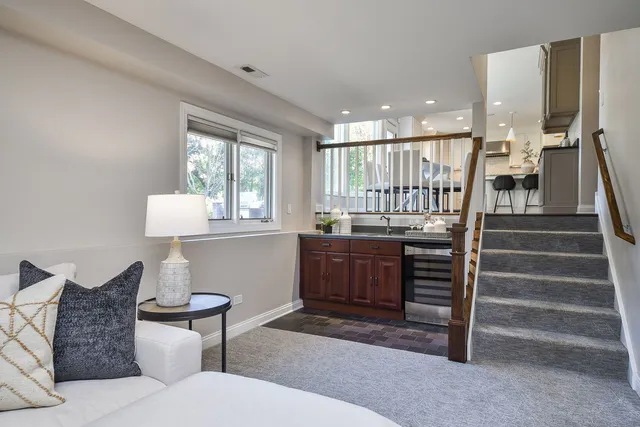 $899,000 | 4733 Roslyn Road, Downers Grove, IL 60515