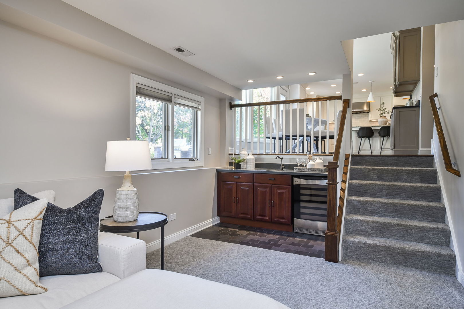 4733 Roslyn Road Downers Grove, IL 60515 - Photo 13 of 46 a room with furniture