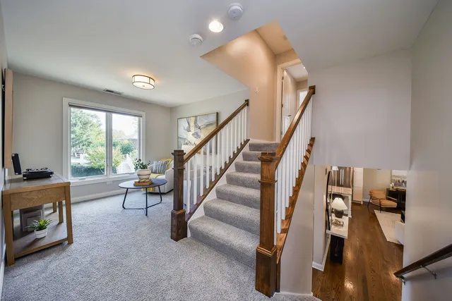 $899,000 | 4733 Roslyn Road, Downers Grove, IL 60515