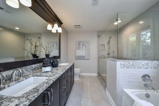 $899,000 | 4733 Roslyn Road, Downers Grove, IL 60515