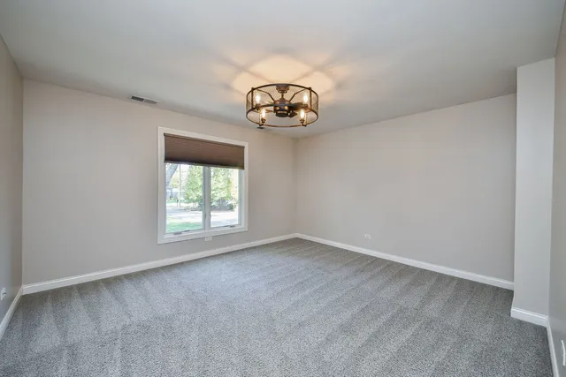 $899,000 | 4733 Roslyn Road, Downers Grove, IL 60515