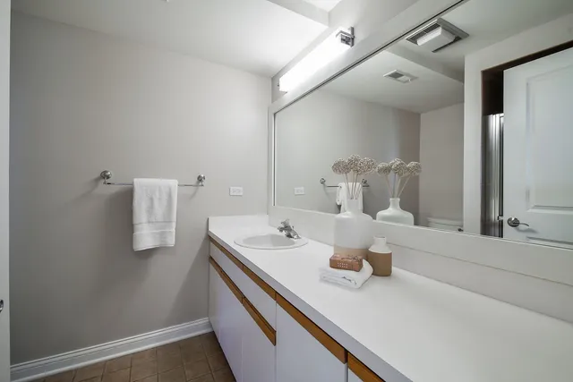 $899,000 | 4733 Roslyn Road, Downers Grove, IL 60515