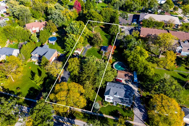 $899,000 | 4733 Roslyn Road, Downers Grove, IL 60515