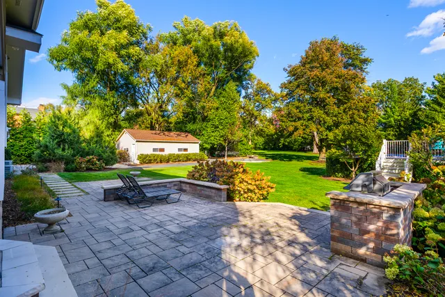 $899,000 | 4733 Roslyn Road, Downers Grove, IL 60515