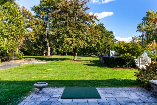 $899,000 | 4733 Roslyn Road, Downers Grove, IL 60515