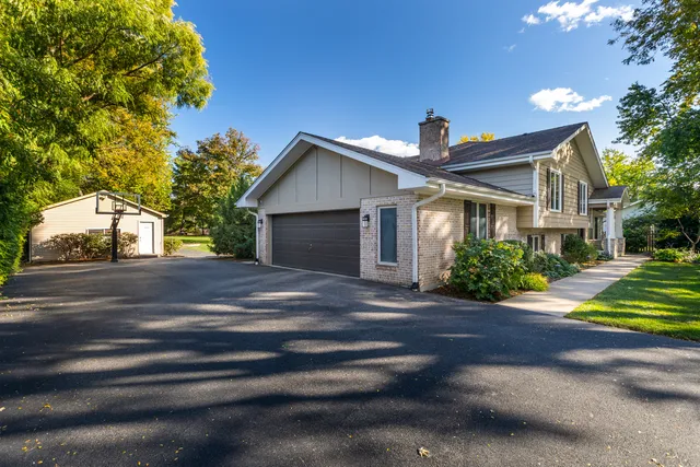 $899,000 | 4733 Roslyn Road, Downers Grove, IL 60515