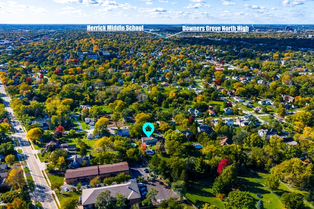 $899,000 | 4733 Roslyn Road, Downers Grove, IL 60515