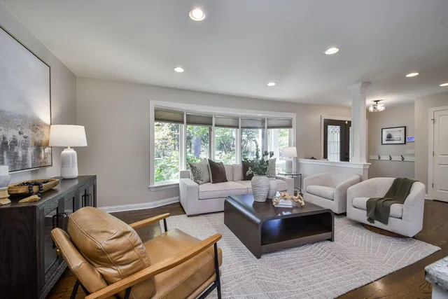 $899,000 | 4733 Roslyn Road, Downers Grove, IL 60515