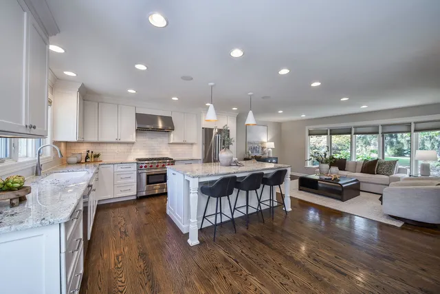 $899,000 | 4733 Roslyn Road, Downers Grove, IL 60515