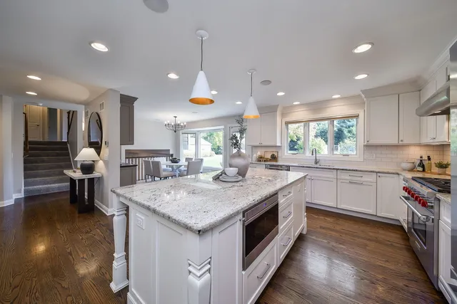 $899,000 | 4733 Roslyn Road, Downers Grove, IL 60515