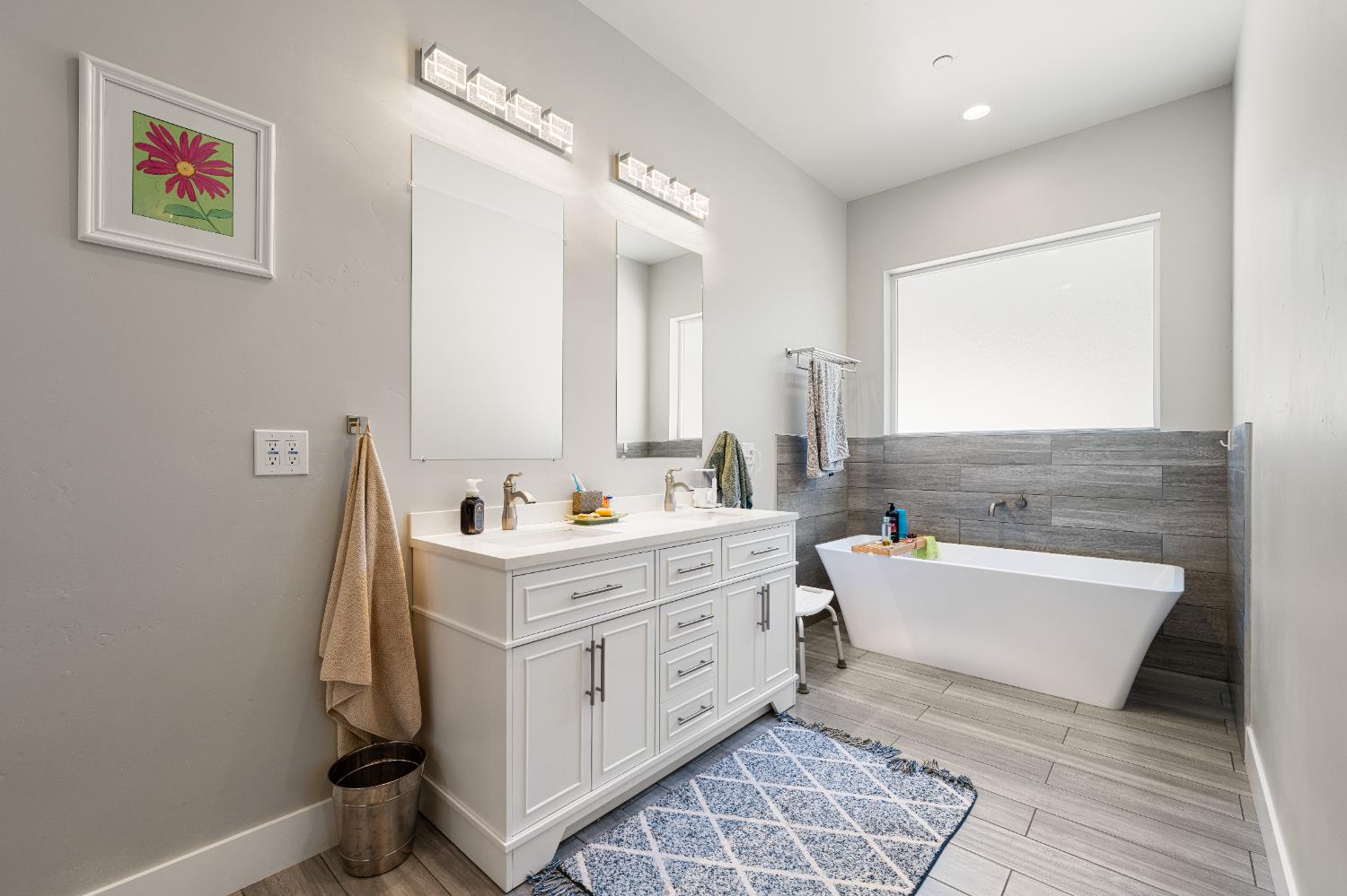 3629 Chelsea Road Cameron Park, CA 95682 - Photo 22 of 44 a bathroom with a bathtub sink and mirror