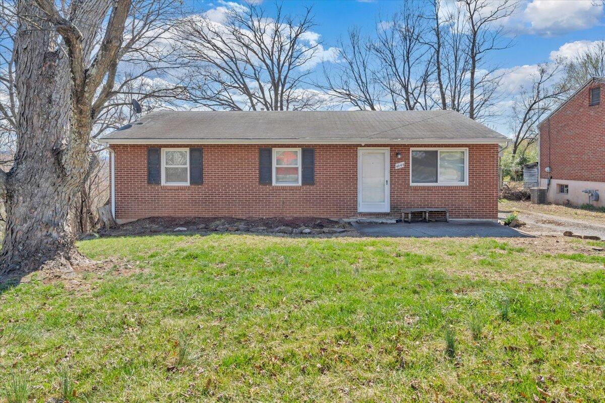 4644 Desi Road Northwest Roanoke, VA 24017 - Photo 1 of 24 a front view of a house with a yard