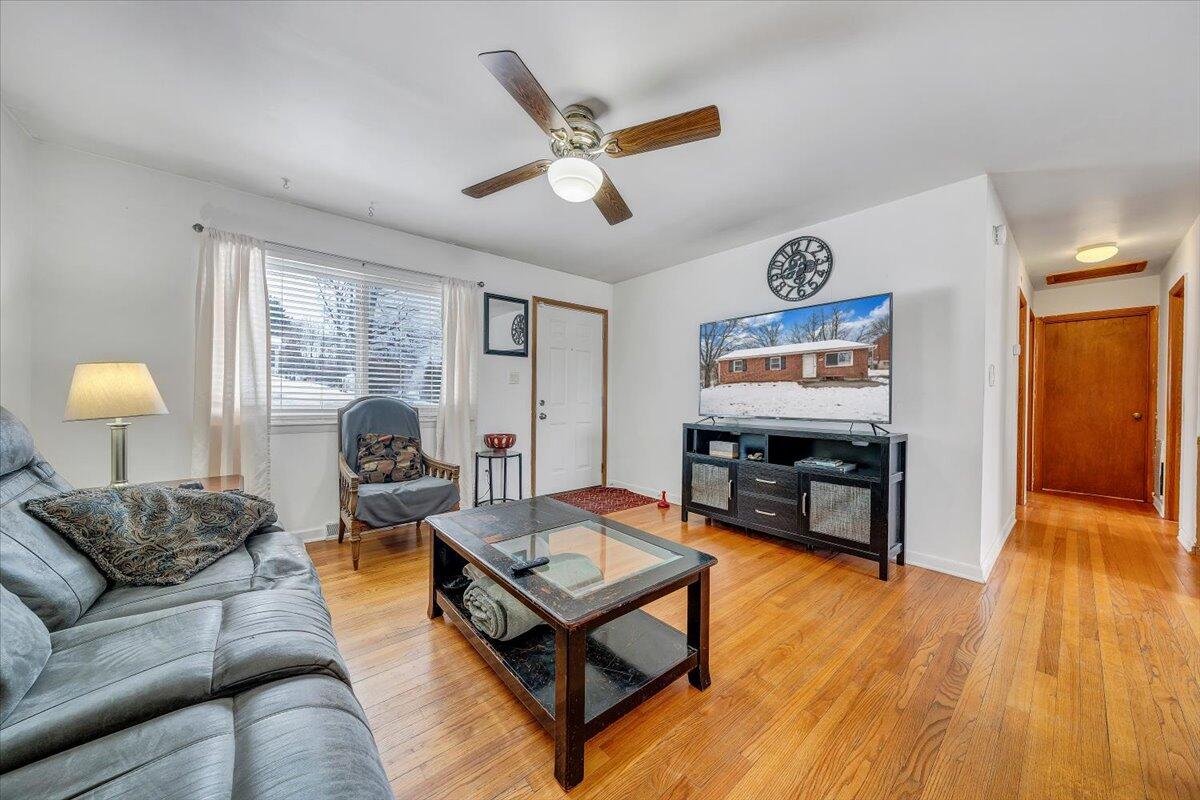 4644 Desi Road Northwest Roanoke, VA 24017 - Photo 5 of 24 a living room with furniture and a flat screen tv