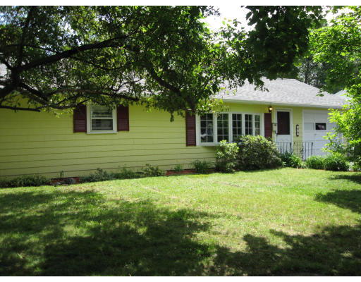 33 Miriam Road Waltham, MA 02451 - Photo 2 of 11