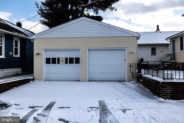a view of a garage room