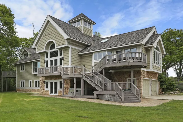 $1,750,000 | 2842 Moelter Drive, Lyons, WI 53147