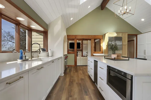 $1,750,000 | 2842 Moelter Drive, Lyons, WI 53147