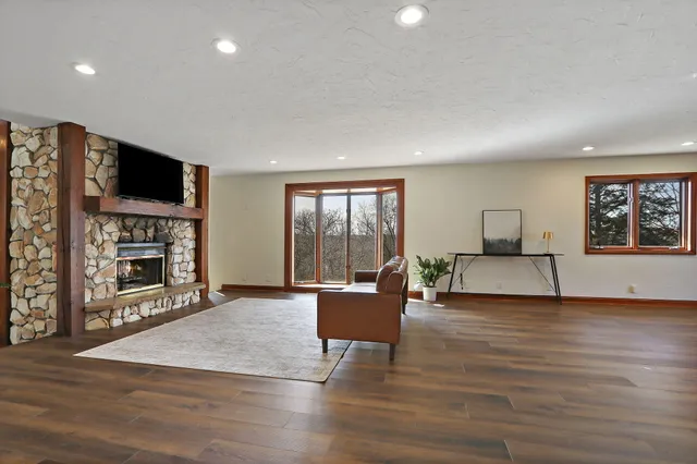 $1,750,000 | 2842 Moelter Drive, Lyons, WI 53147