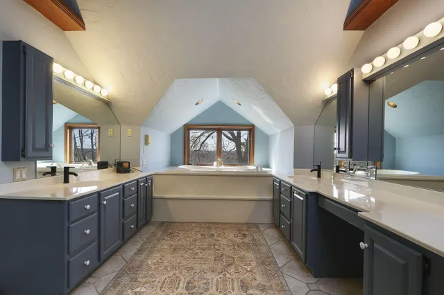 $1,750,000 | 2842 Moelter Drive, Lyons, WI 53147