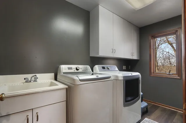 $1,750,000 | 2842 Moelter Drive, Lyons, WI 53147