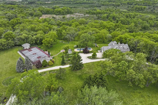 $1,750,000 | 2842 Moelter Drive, Lyons, WI 53147