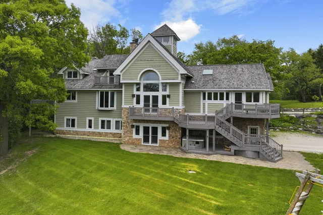 $1,750,000 | 2842 Moelter Drive, Lyons, WI 53147