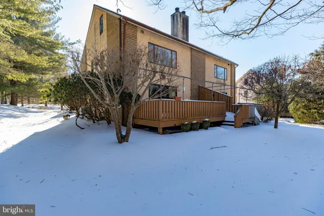 a house view with a backyard space