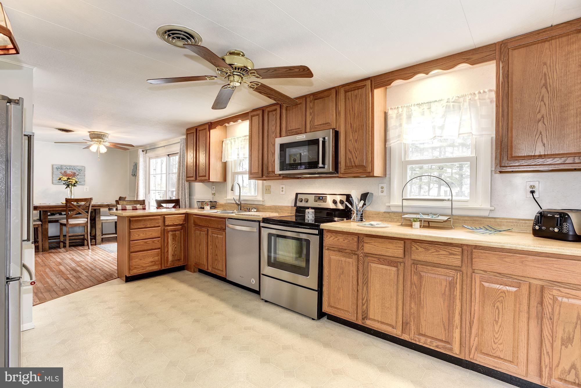 221 Dutrow Road Westminster, MD 21157 - Photo 10 of 31 Eat-In Kitchen
