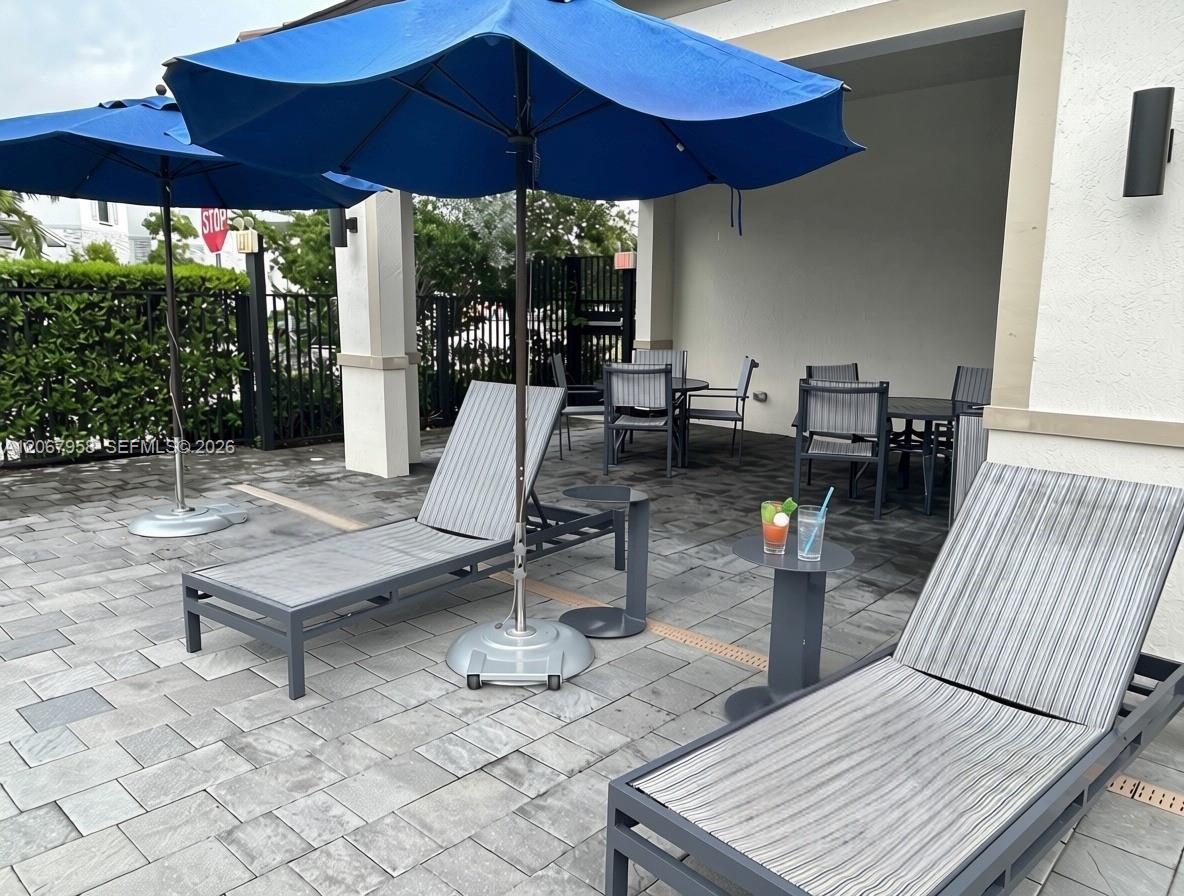 18120 Southwest 148th Road Miami, FL 33187 - Photo 21 of 21 Lounge area