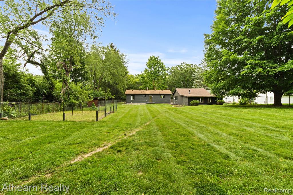 10129 Nimphie Road Fenton, MI 48430 - Photo 9 of 27