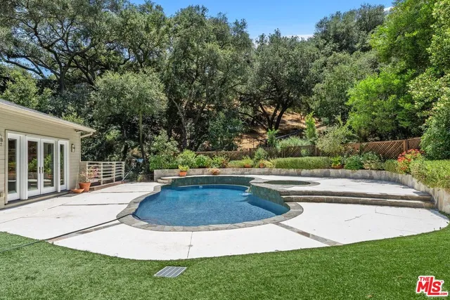 a view of outdoor space yard deck and patio