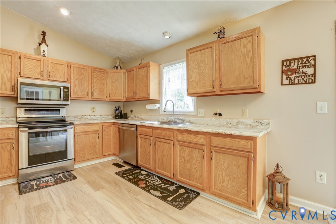 9689 Shannon Hill Road Louisa, VA 23093 - Photo 10 of 37