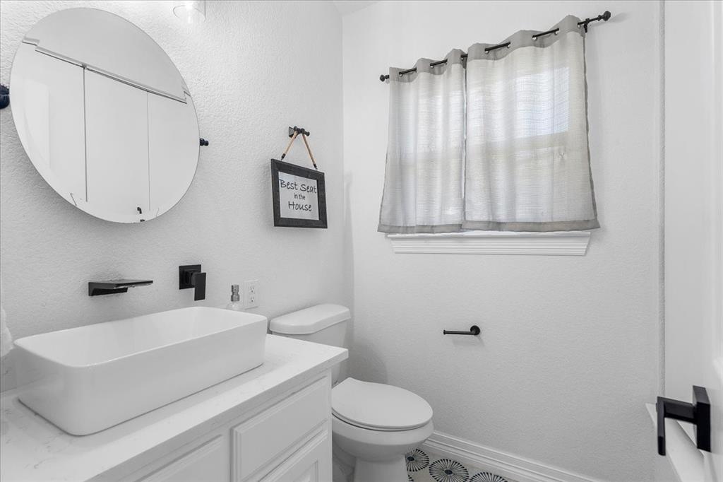 6837 Briar Road Azle, TX 76020 - Photo 17 of 39 Half Bathroom